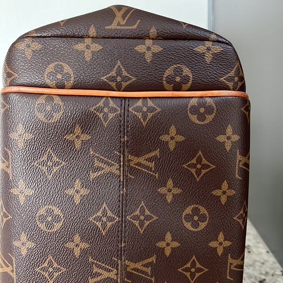 Louis Vuitton tote bag with side pockets and zipper - Picture 7 of 8